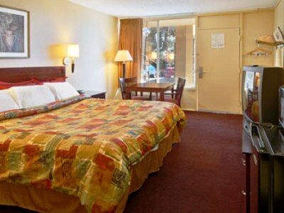 Americas Best Value Inn Orlando, Fl Williamsburg Quarto foto